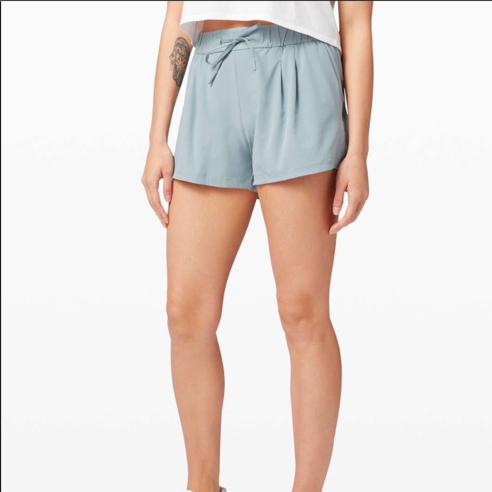Lululemon Stroll At Sundown Short 3”. Size 8!